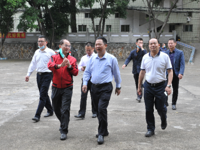 朱国城到梅州中学检查返校复课工作：守牢校园健康安全防线