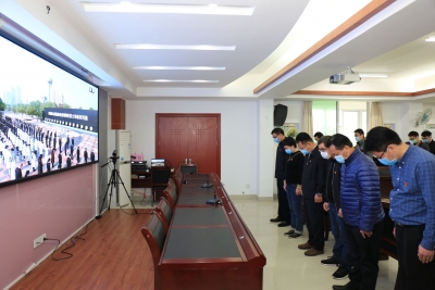 梅江区领导哀悼新冠肺炎疫情牺牲烈士和逝世同胞