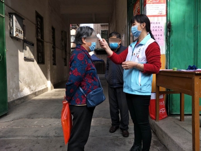 妻子撒了大“谎”、丈夫很有“蛮”劲...别人却说这是爱情最美的样子！