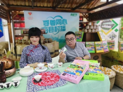 鄂粤同心直播“带货”，你为湖北、梅州拼单了吗？