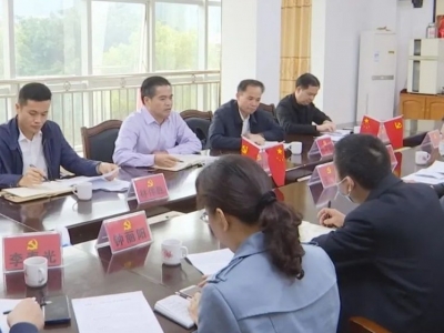 刘彩波率队到长潭镇督战脱贫攻坚工作