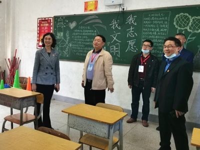 吴晓晖到梅县区调研重点项目建设和学校复学准备工作时强调：坚持一手抓建设 一手抓防疫 
