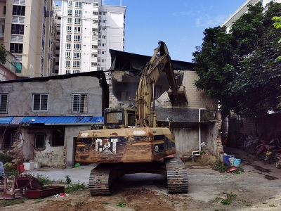 打通“瓶颈路”，畅通“民心路”！富都路客都小学侧一违建拆了！