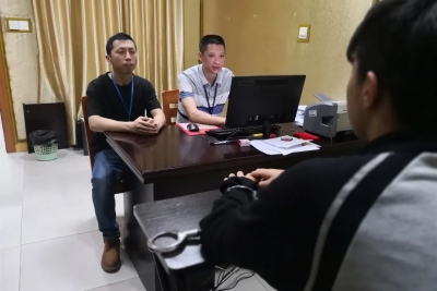 球友竟是惯偷？！梅县一男子打完球手机却“飞”了…