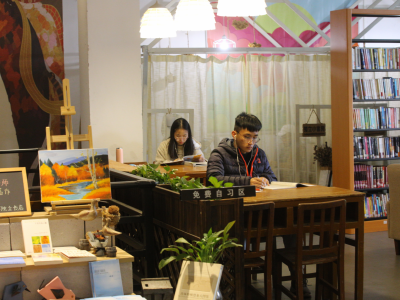 守住青年情怀 打造青年之家！梅城这家书店经营受困 还好有他们...