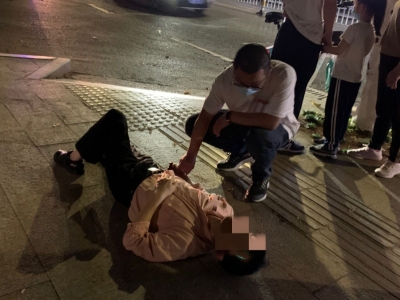 “很幸运见到支援湖北英雄本人！”梅城一老人街头摔倒，是他伸出了援助之手
