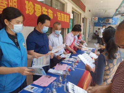 兴宁这群人向大街小巷出发，将反诈骗和禁毒知识送到群众手中...