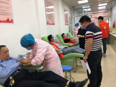 大埔林业局组织干部职工无偿献血