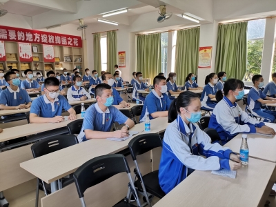 不一样的团日活动！今天，东中学子倾听援鄂医疗队员讲述青春抗“疫”故事~