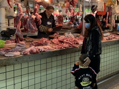 “早上十点半，猪肉基本没卖出去…”梅州城区肉类价格有所回落