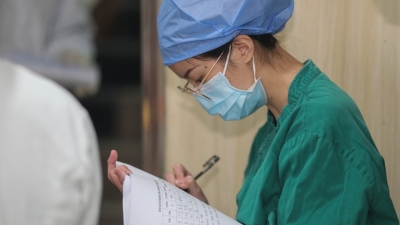 天使！谢谢你的爱与担当，托起了今天的岁月静好
