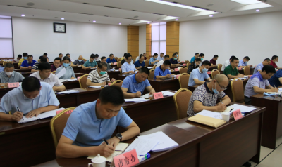 余其豹：保持高昂斗志，统筹抓好常态化疫情防控和经济社会发展工作