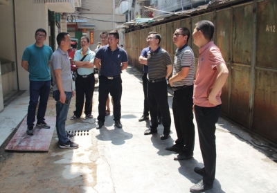 江南街道主要领导到新中苑老旧小区、美苑市场进行实地调研