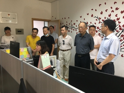 市关工委主任何正拔一行到梅州日报社调研