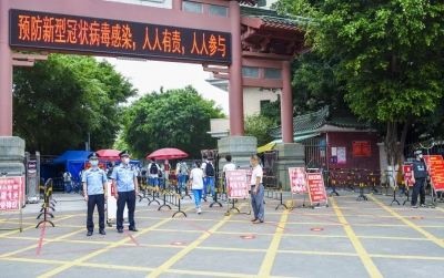 绿荫冉冉学子归，兴宁警方启动“护学岗”，撑起“平安伞”！