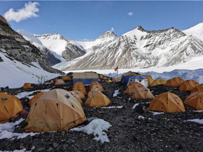 因天气原因，珠峰测量登山队撤回6500米营地待命