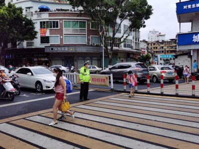 你复学，我护航！“神兽”归位，交警蜀黍全力以“护”~