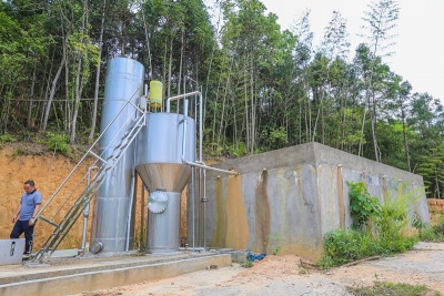 洪国华调研督导贫困村集中供水工程