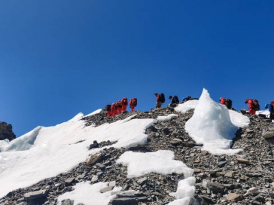 珠峰测量登山队攻顶组名单公布！预计22日登顶