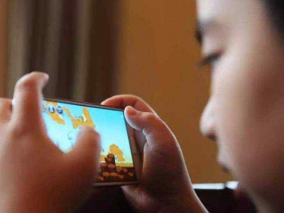近2亿中小学生上网激增，有的用成人账号玩游戏