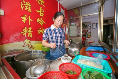 将人间冷暖凝聚在字里行间~大埔肉丸铺里出了个“女作家”