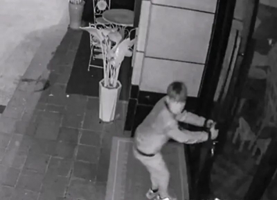 15岁少年3小时夜盗11店，连店主微信里的钱都不放过...