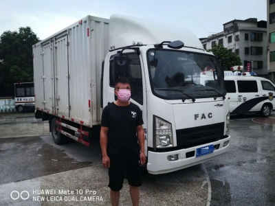 十多个“水马”被撞损后…扬长而去？警察蜀黍找到你了