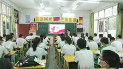 平远第二批学生返校，第一节主题班会是...