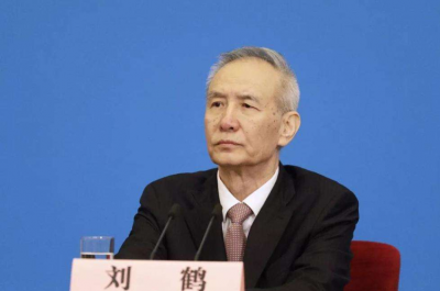 国务院副总理刘鹤与莱特希泽、姆努钦通话