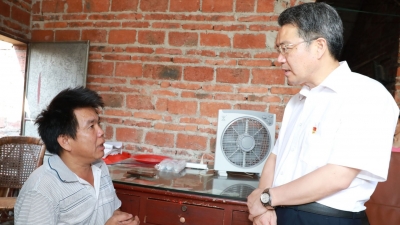 真情关怀暖人心！朱少辉走访慰问残疾人低保户