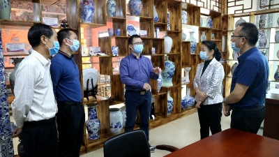 蓝伟东深入基层工会调研：弘扬劳模精神 助力复工复产