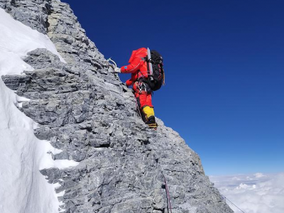 珠峰高程测量登山队抵达海拔8300米营地！计划27日凌晨攻顶