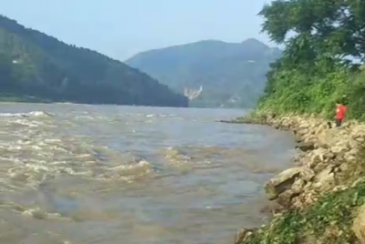 丰顺一电站工作人员不慎失足落水，目前仍在紧急搜救中！