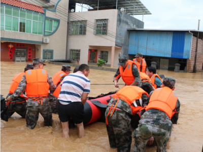 暴雨袭来！平远县人武部组织官兵迅速出动抢险救灾