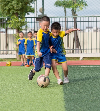 绿茵场又见小学员！梅县区校园足球青训复课