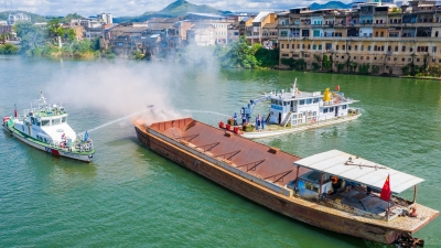两船碰撞并溢油，人员落水...别怕，这是演练！梅州“启动”水上应急搜救