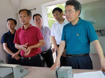 朱少辉检查脱贫攻坚、防汛和地灾防治工作