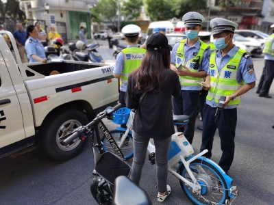 骑电动自行车的市民注意了！梅州交警提醒你...