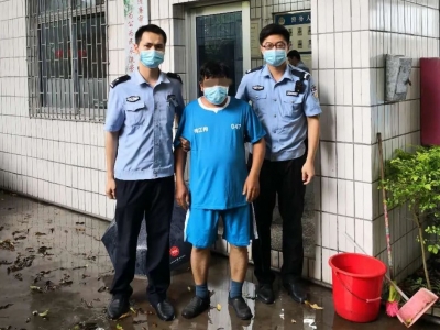 蕉岭一男子在市场买蒜头，却突然将百元大钞撕毁，什么操作？