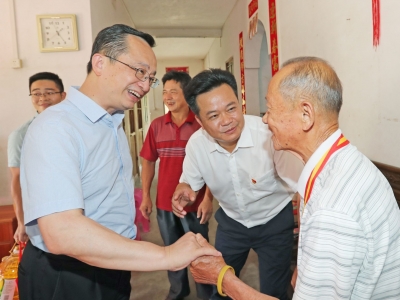 陈敏到大埔县看望慰问基层党员：带着真心带着感情带着责任 帮助基层党员解决实际困难