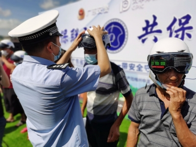 农村劝导站有了“共享头盔”！扫码登记后可免费使用48小时~