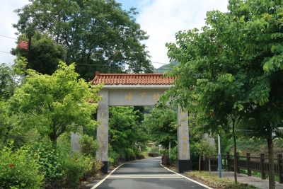 能跑全马能驰高山！记西阳镇嶂下村“女汉子”扶贫书记周一格