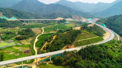 花红草绿、错落有致！快看“补妆”归来的她到底有多美~