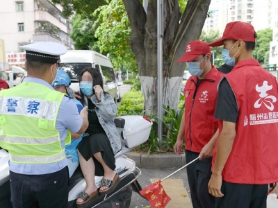 滴！你的文明交通劝导员已上岗！