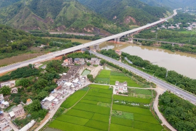 如何建设高速公路平安工地？梅州东环高速有经验~