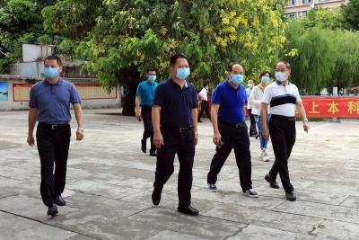 梅江区委书记朱国城率队调研高考备考和疫情防控工作
