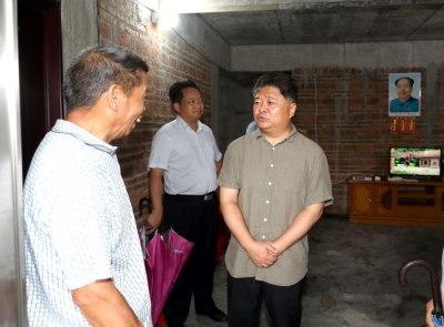 吴晖到龙村督战脱贫攻坚时强调：抓紧查缺补漏提升整体帮扶成效