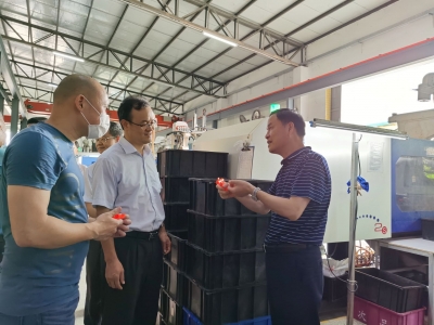 曾尚忠到兴宁市部分重点外贸企业督导生产经营情况：推动外贸经济平稳健康发展