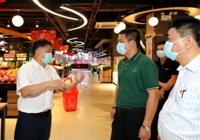 吴晖检查疫情防控工作：一如既往加强公共场所疫情防控