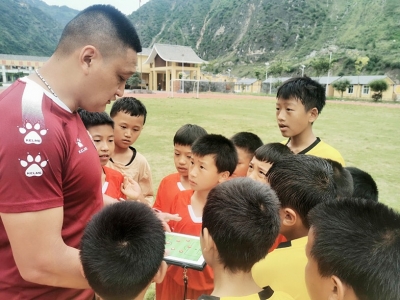 “踢波”踢到2000公里外？来听听梅州足球扎根云南大山的那些事儿...